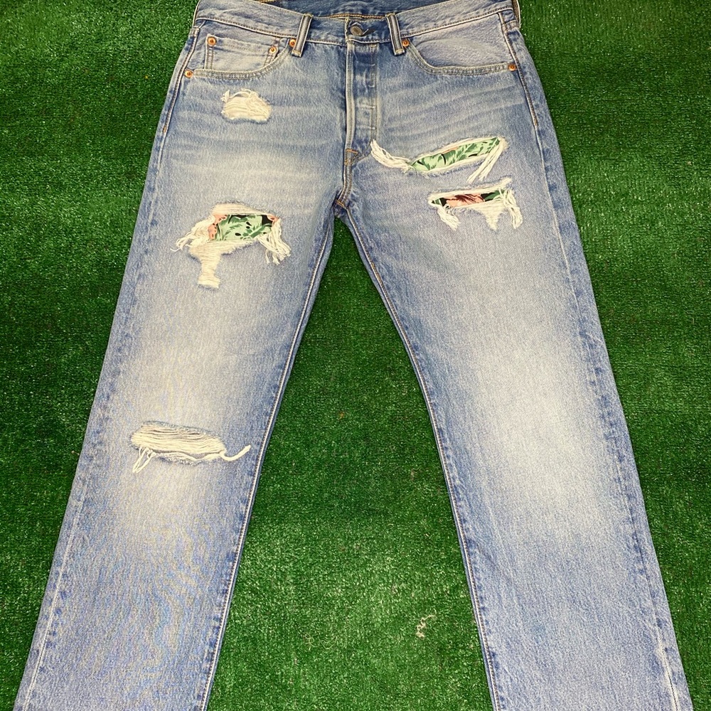 Levi Denim Jeans w/ Tropicana Patch 🌴🌺